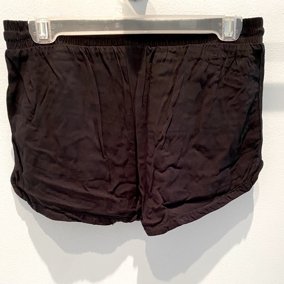 Ardene โข Black mini short with elastic waist - Picture 6 of 7